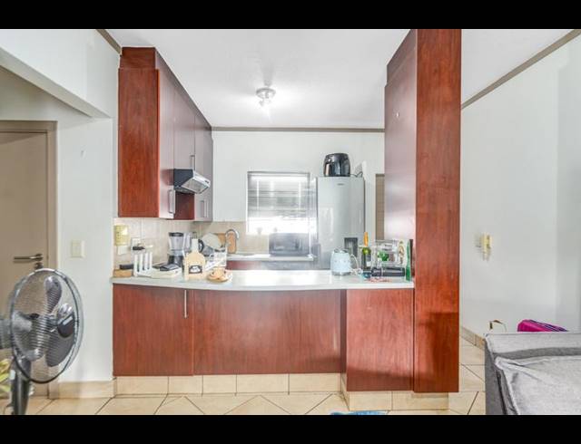 1 BEDROOM APARTMENT FOR SALE IN SUNNINGHILL